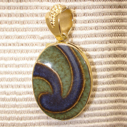 Gold Plated Pendant (Green w/Blue Swirl 8662) - Click Image to Close