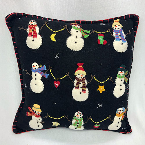 Snowmen With Garland Pillow - Click Image to Close